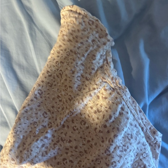 Old Navy Cream Short Sleeve Tee - Picture 3 of 3